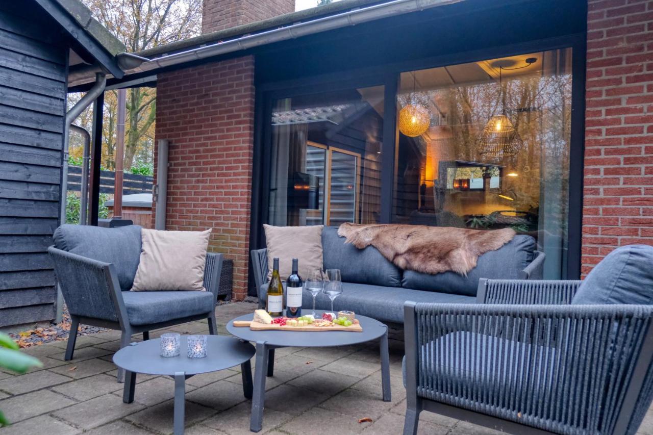 Lodge In Een Bosrijke Omgeving Met Hottub & Sauna Opt Rheezerveen Ngoại thất bức ảnh
